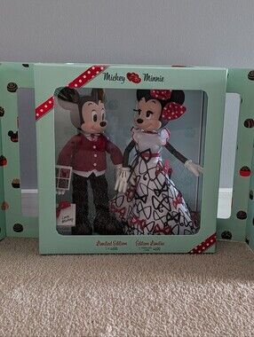 Mickey & Minnie Limited Edition Doll Set -2021 Valentine's